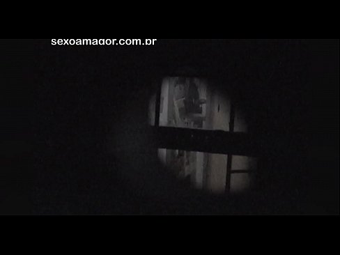 ❤️ Blondie filmohet fshehurazi nga një soditës i lagjes i fshehur pas tullave të zbrazëta ❤️❌ Video qij në sq.vegasservice.ru ❌❤
